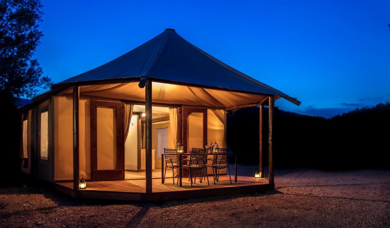 Glamping Tents And Mobile Homes Trasorka Вели-Лошинь Экстерьер фото